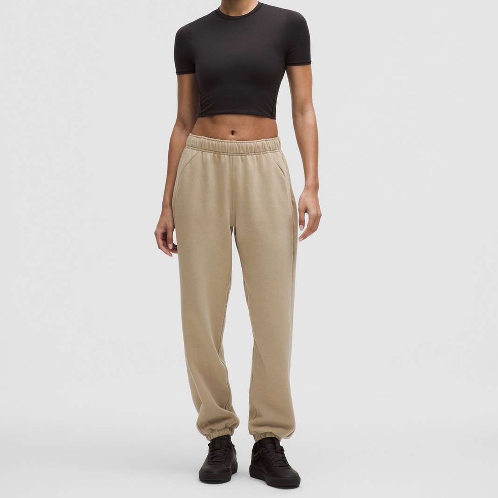 EUC lululemon athletics mid-rise oversized scuba joggers in trench size 6
